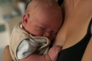 primera-hora-bebe-importancia-mama-parto